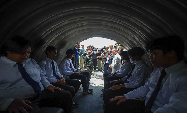 แม่ทัพภาคที่ 2 รับมอบ “บลูบังเกอร์” นวัตกรรมโดยนักศึกษาสนับสนุนความปลอดภัยทหารพื้นที่ชายแดน