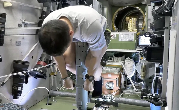 เผยวิธีชั่งน้ำหนักบนสถานีอวกาศนานาชาติ ISS โดยใช้กฎนิวตัน F = ma พร้อมสรุปภารกิจสำคัญ Expedition 73