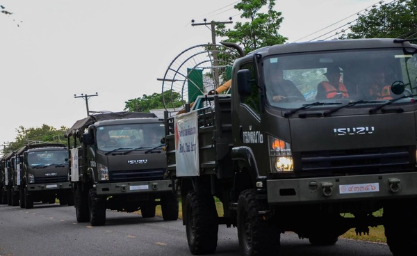 กองทัพรวมพลัง ส่งเรือ–รถใหญ่–ไฟสนาม ช่วยผู้ประสบภัยน้ำท่วมหาดใหญ่