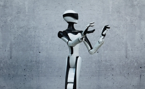 จีนเปิดตัวหุ่นยนต์เหมือนคนแบบเอวบางร่างน้อย กรีดกรายท่วงท่าได้คล้ายกับมนุษย์