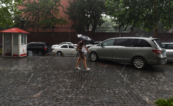 พายุลูกเห็บถล่ม “ปักกิ่ง” ทางการเตือนภัยระดับสีเหลือง