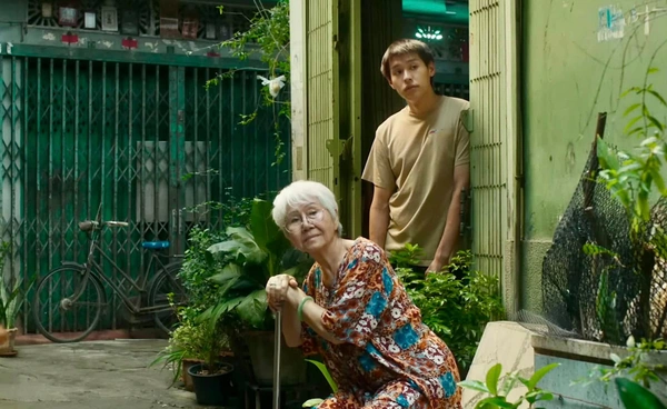 ปังไม่หยุด “หลานม่า” คว้ารางวัลหนังภาษาต่างประเทศยอดเยี่ยมจาก GOLDEN SINGA AWARDS 2025