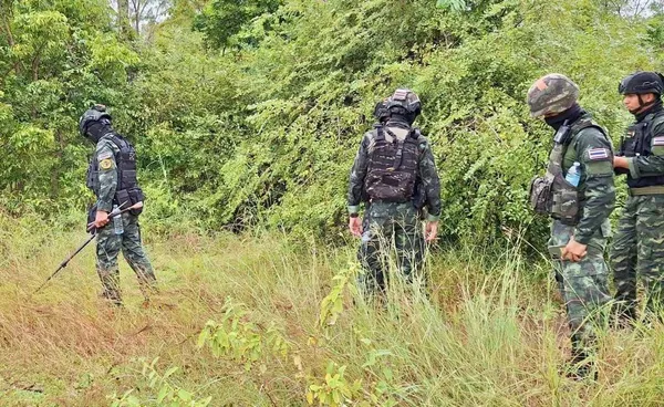 กกล.บูรพา เดินหน้าเก็บกู้ทุ่นระเบิดพื้นที่อันตราย-ดูแลความปลอดภัยเจ้าหน้าที่ฝ่ายไทย