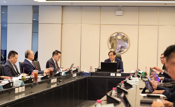 รมว.คลัง ถกเอกชนเตรียมพร้อม หากยกระดับความขัดแย้ง "ไทย-กัมพูชา"