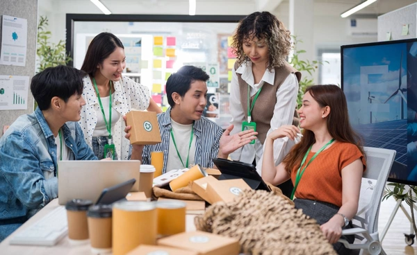 เริ่มงานที่ใหม่ ปรับตัวอย่างไรดี? ถ้าที่นี่อยู่กันแบบ "ครอบครัว"