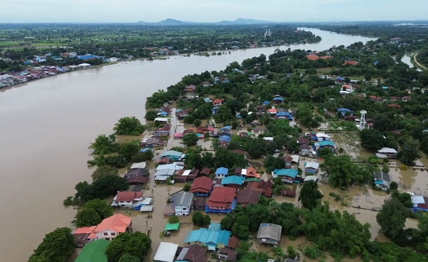 เร่งช่วยชาวสรรพยา พนังแตกน้ำท่วมสูง 2 ม.