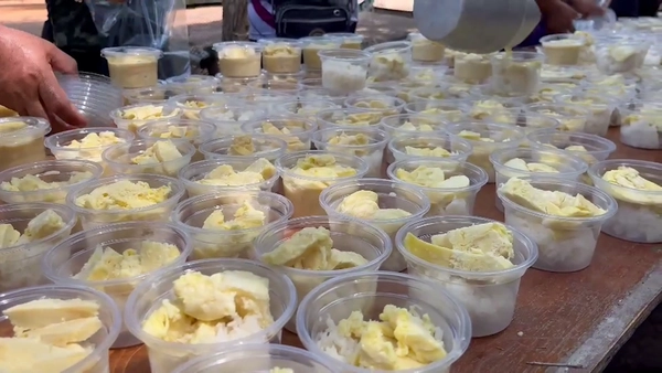 "ส่งใจให้ทหาร"ชาวเมืองจันท์ ตั้งโรงครัวเสิร์ฟข้าวเหนียวทุเรียน | เรื่องดีดีทั่วไทย | 26-06-68