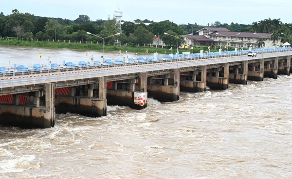 ชลประทานลดน้ำเขื่อนเจ้าพระยา เร่งระบายสู่อ่าวไทยเต็มศักยภาพ