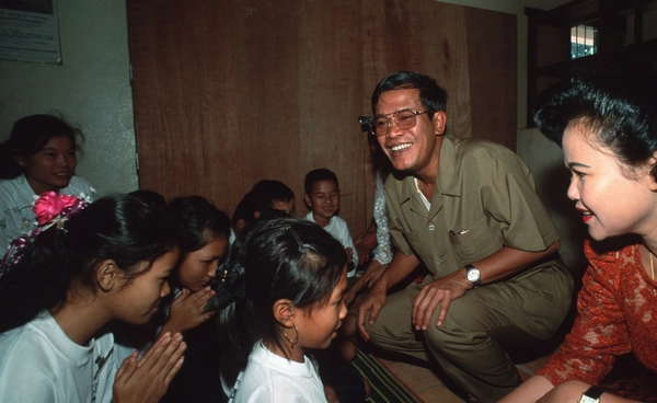 วันเกิด ‘ฮุนเซน’ 5 สิงหา : ย้อนประวัติผู้นำกัมพูชา ผู้เชี่ยวชาญด้าน ‘หักหลัง’ และ 'หลอกลวง' 