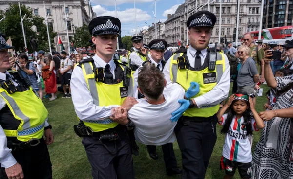 ตำรวจลอนดอนจับผู้ประท้วงเกือบ 500 คน สนับสนุนกลุ่ม Palestine Action