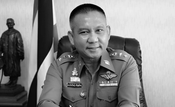 ผบก.ภ.จว.อุทัยธานี พล.ต.ต.ธนานันท์วิชญ์ ศรีบุญเรือง  เสียชีวิตภายในรถยนต์ 