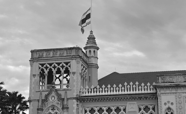 ทำเนียบลดธงครึ่งเสาไว้อาลัยพระพันปีหลวง นายกฯเรียก ครม. ด่วน