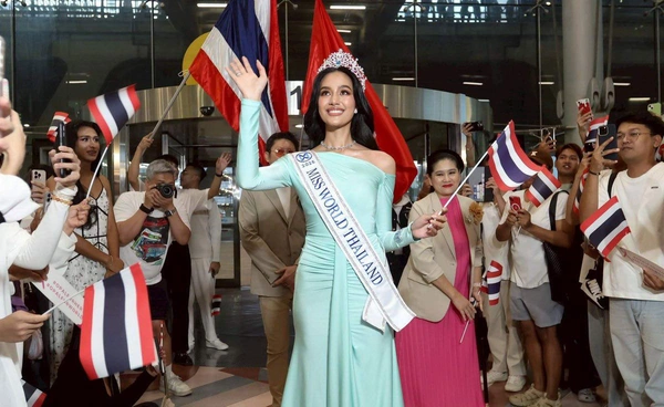 กำลังใจล้นสนามบิน! โอปอล สุชาตา ลัดฟ้าชิงมงฯ Miss World 2025 ที่อินเดีย