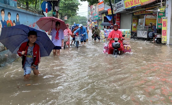 ฝนถล่ม “เวียดนาม”  ดานัง-ฮอยอัน-เว้ น้ำท่วมหนัก