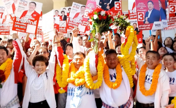 พิจิตรเปิดรับสมัคร สส.วันแรกคึกคัก ผู้สมัคร 21 คน กองเชียร์แน่น