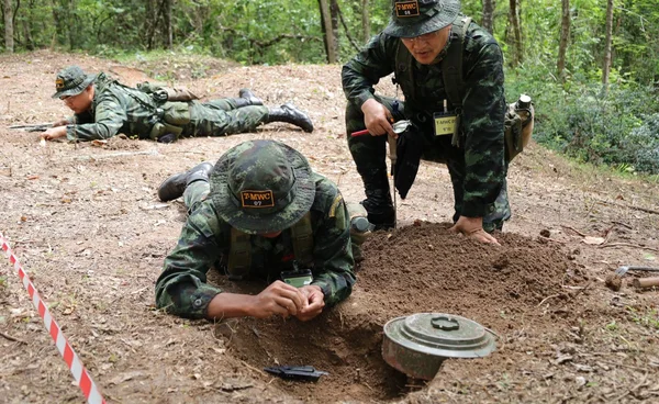 เปิดขั้นตอนกู้ “กับระเบิด” ของไทย และอุปกรณ์กับเครื่องจักรที่ใช้ในการทำงาน