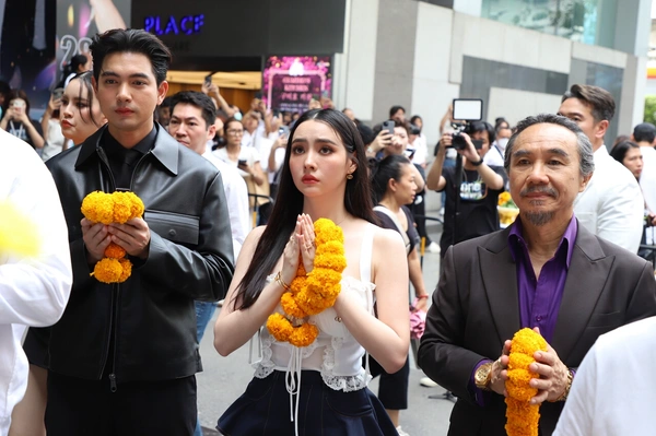 “เข้ม-มุกดา” ควงคู่เปิดตัวที่ช่องone31 บวงสรวงซีรีส์ฟอร์มยักษ์ข้ามพรมแดน ไทย-สิงคโปร์  “Decalcomania” 