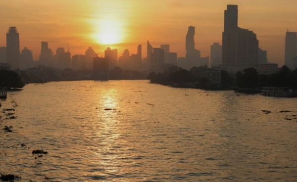 เตือนพื้นที่ริมน้ำกทม.  น้ำทะเลหนุนสูง 10 วันติด ชาวบ้านริมเจ้าพระยาลุ้นระทึก