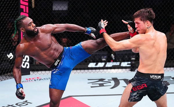 ออร์เตกา พลาดท่า! พ่าย สเตอร์ลิง ขาดลอย ศึก UFC เซี่ยงไฮ้