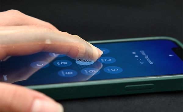 เปิดตัวอุปกรณ์สวมปลายนิ้ว “VoxeLite” ให้สัมผัสผิวเสมือนบนจอทัชสกรีนเป็นครั้งแรก