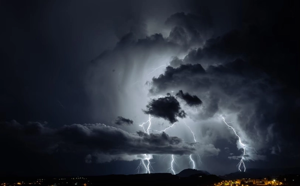 อุตุฯ เตือนอากาศแปรปรวน  เตรียมเข้าฤดูฝนกลาง พ.ค. 10-12 พ.ค. ระวังพายุฤดูร้อน