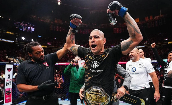 เปเรย์รา ทวงแชมป์ อันคาลาเยฟ  ไล่ทุบสิ้นสภาพยกแรก! UFC 320