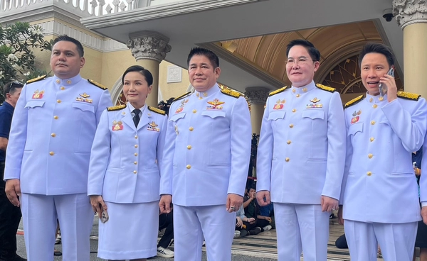 รัฐมนตรีทยอยเข้าทำเนียบฯ ถ่ายบัตรประจำตัว รอเข้าเฝ้าฯ ถวายสัตย์ฯ เย็นนี้ 