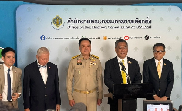 นายกฯ คุยกกต. พร้อมทำประชามติวันเดียวกันกับวันเลือกตั้งทั่วไป 