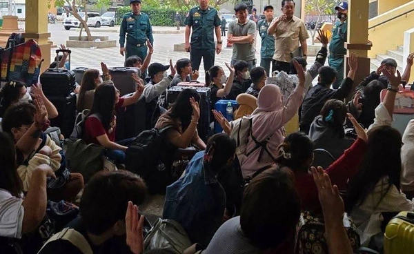 กต.จัดเที่ยวบินวันละพันที่นั่ง พาคนไทยในกัมพูชากลับประเทศ 