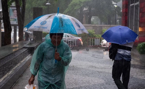 อุตุฯ เตือน “สภาพอากาศแปรปรวนทั่วไทย”  31 ต.ค. - 2 พ.ย. เฝ้าระวัง 10 จังหวัด 