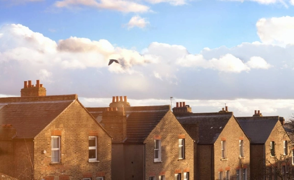 อังกฤษเจอปัญหาบ้านร้อนจัด พบกลุ่มคนรายได้น้อยเสี่ยงที่สุด!