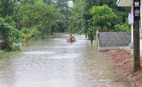 สตูลวิกฤตหนักน้ำท่วม 7 อำเภอ ระดับน้ำสูงถึงหน้าอก เริ่มขาดอาหาร 