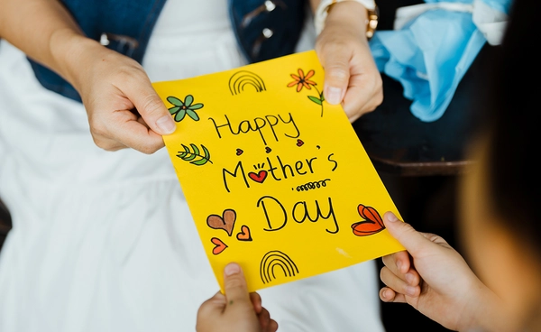 คำอวยพรวันแม่ ภาษาอังกฤษ พร้อมคำแปลซึ้งกินใจ ใช้ได้จริง!