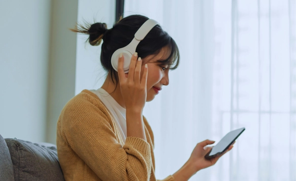 จริงหรือไม่? หูฟังไร้สายทำลายสมอง