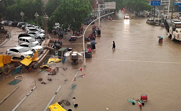 ฝนถล่ม “จีน” ปักกิ่ง-เหอเป่ยอ่วม ฝนตกเท่า 1 ปีในคืนเดียว!
