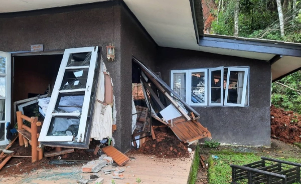 ปิดจุดชมวิวดอยกิ่วลม เหตุดินถล่ม ต้นไม้ล้มทับบ้านพัก