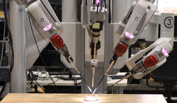 เกิดขึ้นแล้ว หุ่นยนต์ผ่าตัดถุงน้ำดี อัตราสำเร็จ 100%