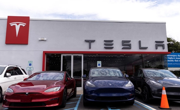 Tesla เผยรายได้ไตรมาส 2/2025 ร่วง 12% ปรับกลยุทธ์ AI - หุ่นยนต์สู้