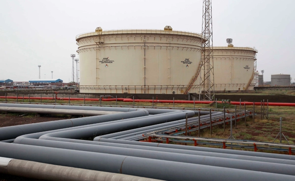 อินเดียเดินหน้าซื้อน้ำมันรัสเซียต่อไป แม้ถูกทรัมป์ขู่ภาษี 100%