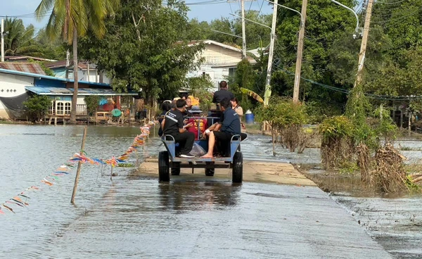 พิจิตรน้ำยังท่วม 4 อำเภอ อุตสาหกรรมรวมใจช่วยชาวโพทะเลรับมือพายุลูกใหม่