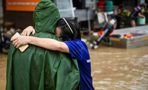 “หาดใหญ่โศกเศร้า” สูญเสียคนที่รัก-บ้านเรือน ถามหาคนรับผิดชอบ ?