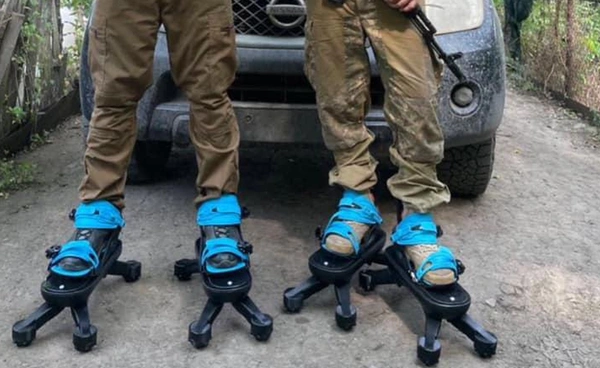 วิศวกรยูเครนพัฒนา "รองเท้าแมงมุม" ป้องกันทุ่มระเบิดลดการสูญเสียแขนและขาของทหาร