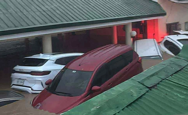 พายุคัลแมกีพัดถล่มฟิลิปปินส์แล้ว