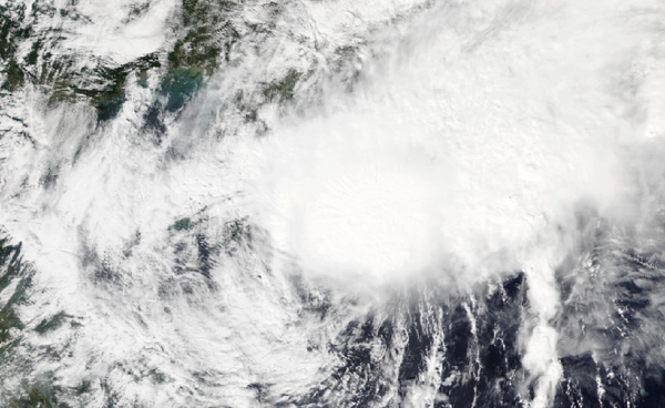 พายุ “เฟิงเฉิน”  จ่อขึ้นฝั่งที่เวียดนาม เตือนอีสานตอนล่างมีฝนเพิ่มขึ้น