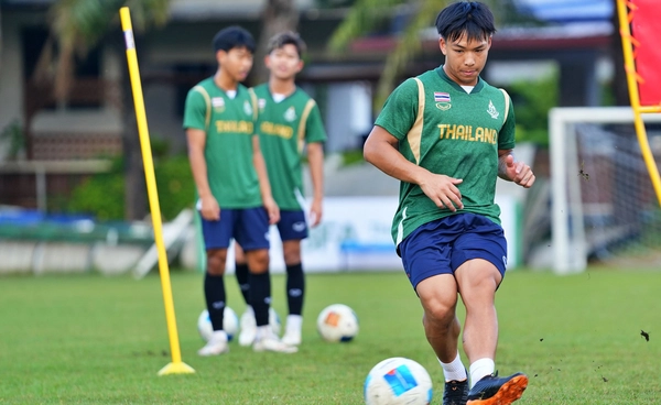 ทีมชาติไทยชุดซีเกมส์ซ้อมเข้ม! ชินเงิน-ณรงศักดิ์ ตั้งเป้าชนะสิงคโปร์