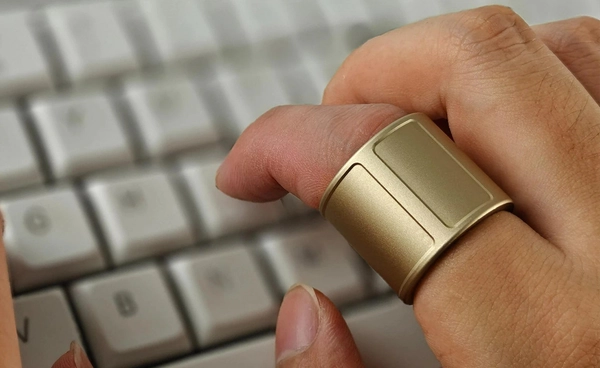 “Prolo Ring” แหวนอัจฉริยะ เมาส์จิ๋วติดนิ้ว ใช้นิ้วเลื่อนแทนเมาส์ได้ !