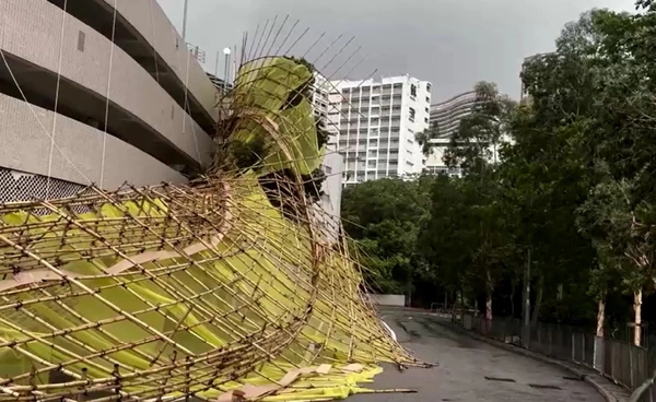 "พายุวิภา" ถล่มฮ่องกง นั่งร้านก่อสร้างพังถล่ม