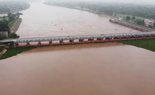 “เขื่อนเจ้าพระยา” ระบายน้ำเพิ่ม เตือนพื้นที่ท้ายเขื่อนน้ำสูงขึ้นอีก