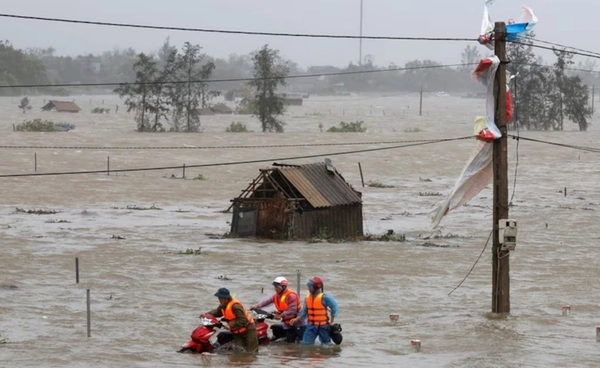 เวียดนามผวา “โคโตะ” เตรียมพร้อมรับมือครั้งใหญ่  หลังปีนี้เจอพายุไปแล้ว 14 ลูก!