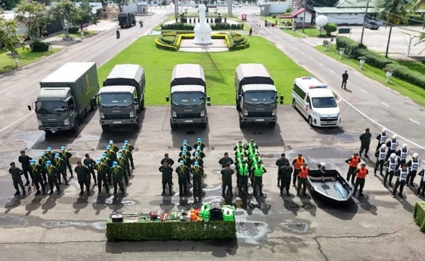 ผบ.ทบ.  เร่งระดมกำลังพล-ยุทโธปกรณ์ ช่วยผู้ประสบอุทกภัย "พายุบัวลอย"